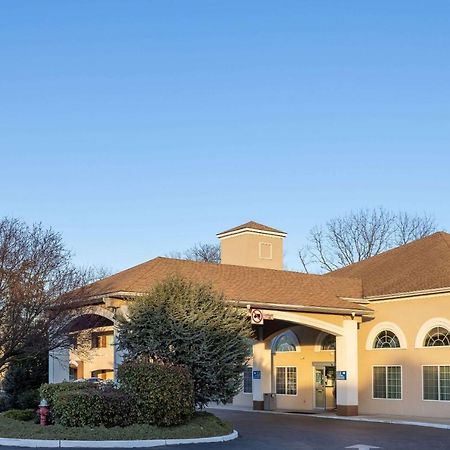 Days Inn & Suites By Wyndham Cherry Hill - Philadelphia Extérieur photo