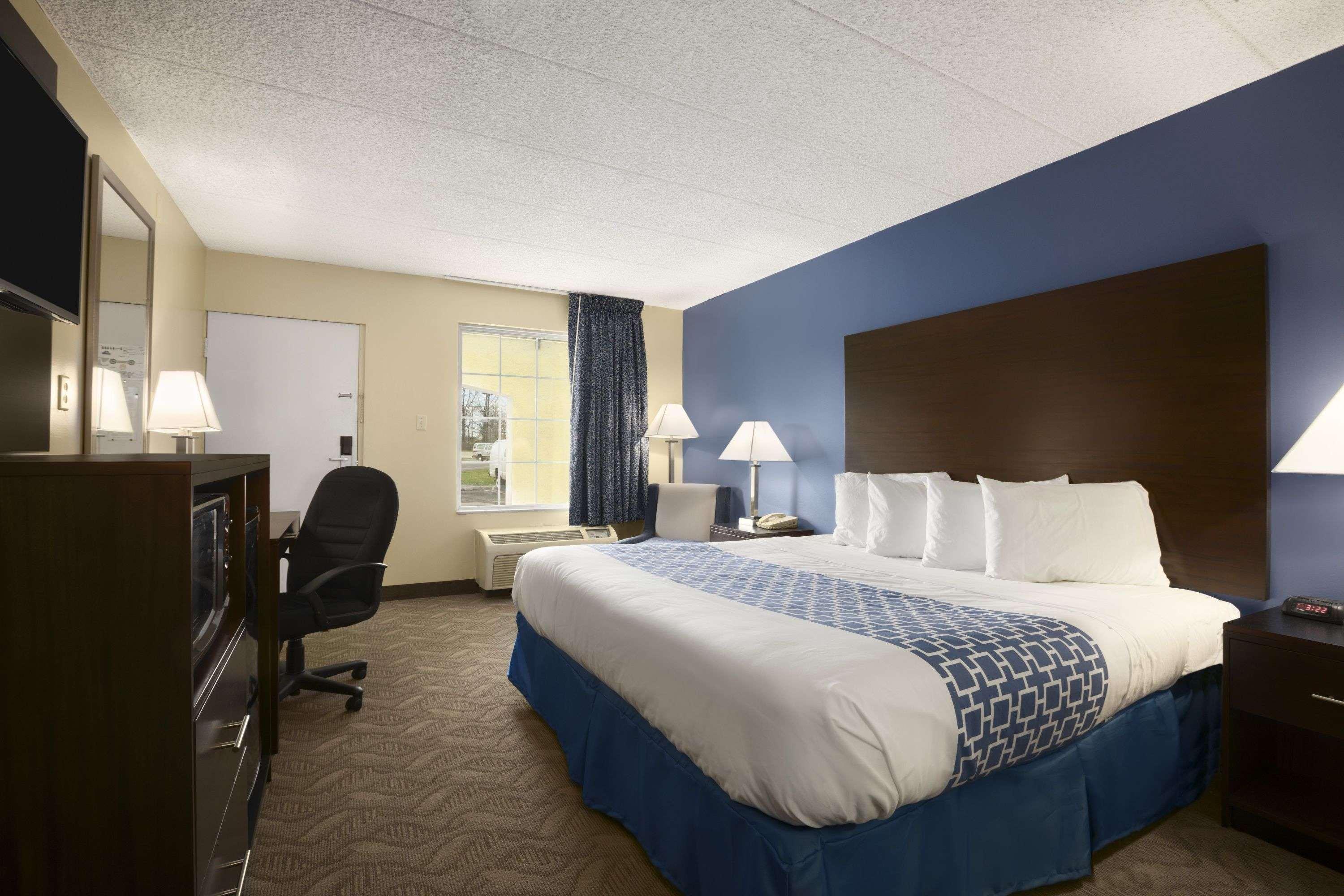 Days Inn & Suites By Wyndham Cherry Hill - Philadelphia Extérieur photo