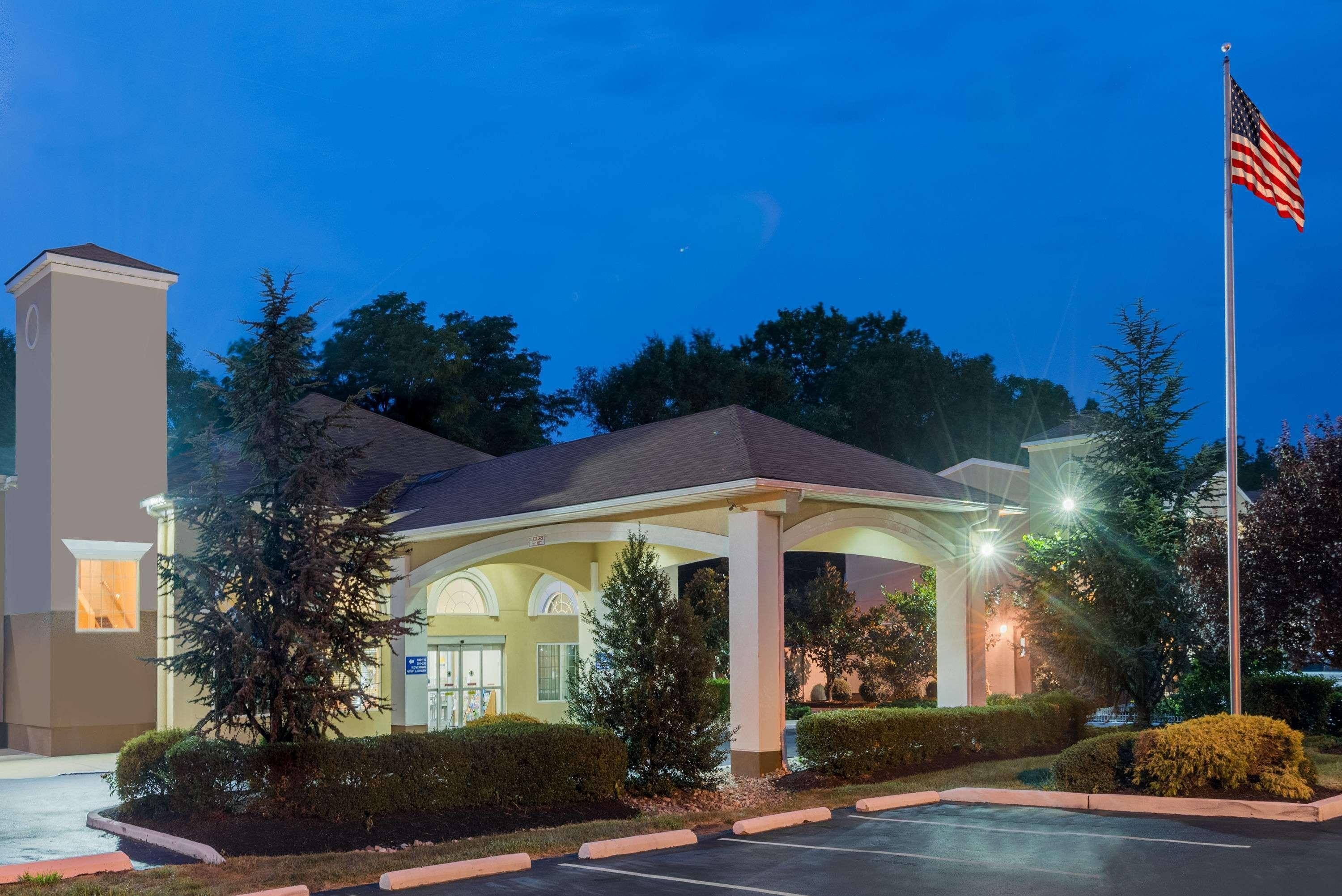 Days Inn & Suites By Wyndham Cherry Hill - Philadelphia Extérieur photo