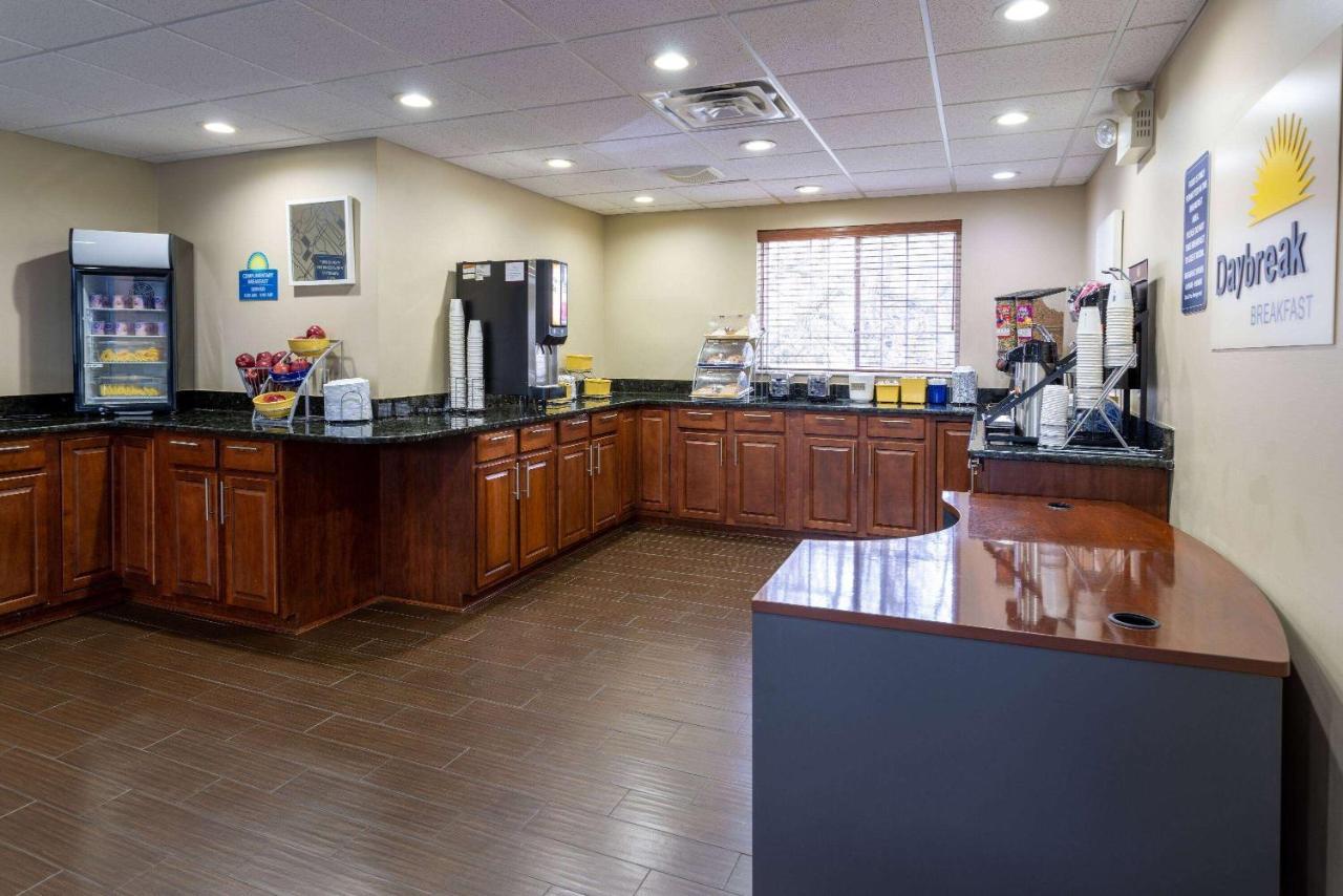 Days Inn & Suites By Wyndham Cherry Hill - Philadelphia Extérieur photo