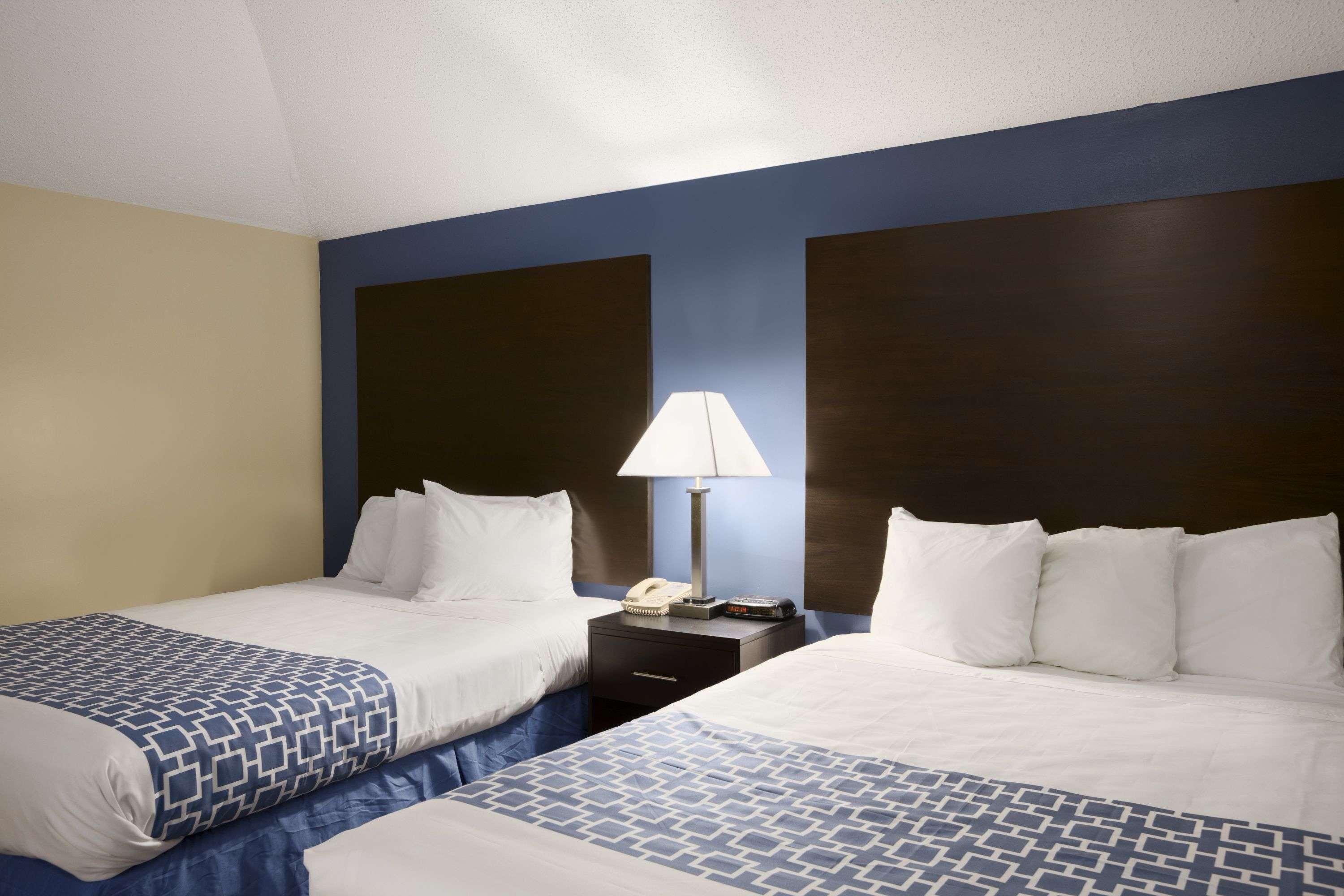 Days Inn & Suites By Wyndham Cherry Hill - Philadelphia Extérieur photo