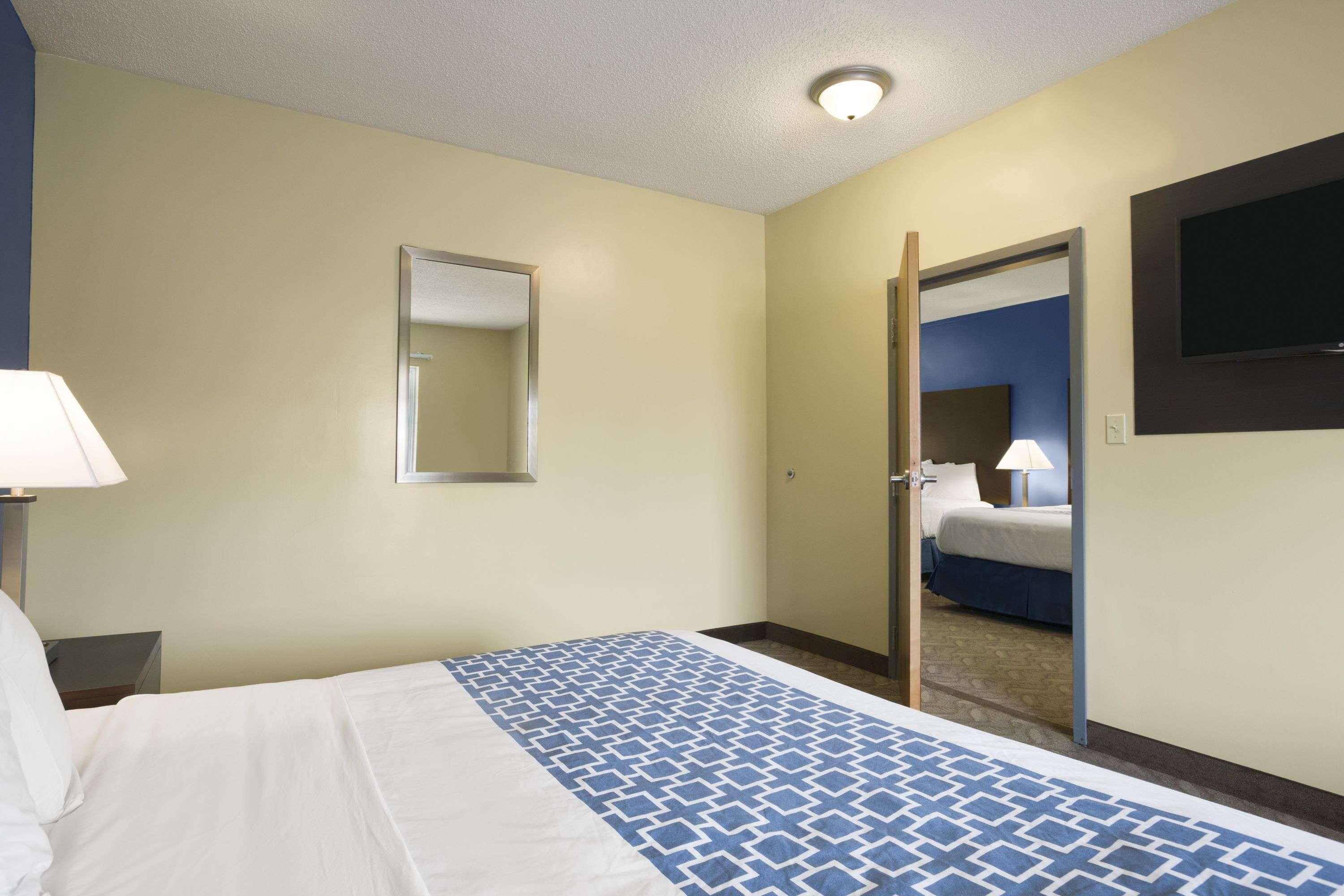 Days Inn & Suites By Wyndham Cherry Hill - Philadelphia Extérieur photo